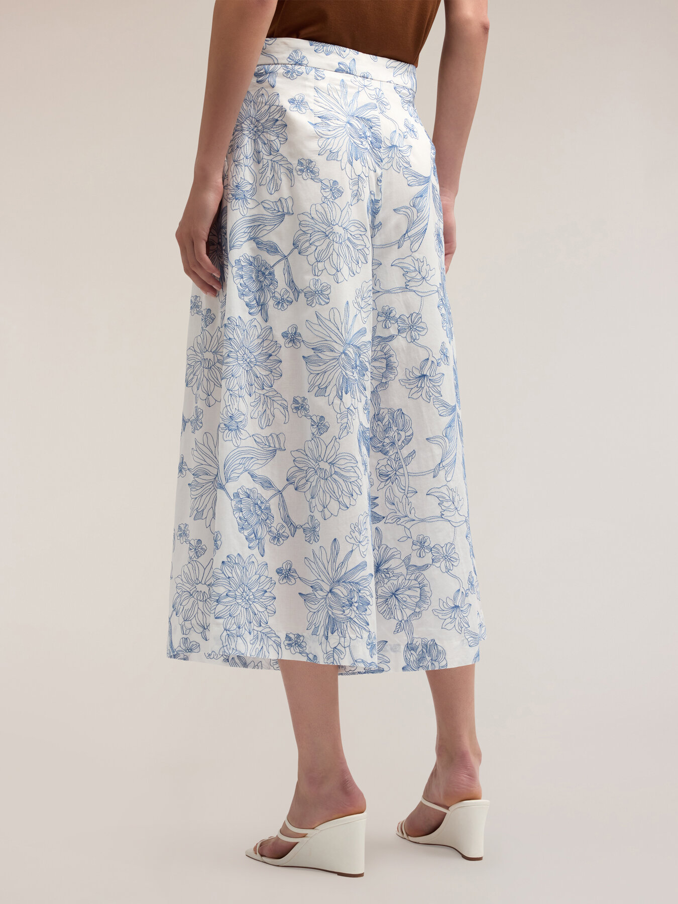 Pantaloni trei sferturi din bumbac cu broderie florală image number 1