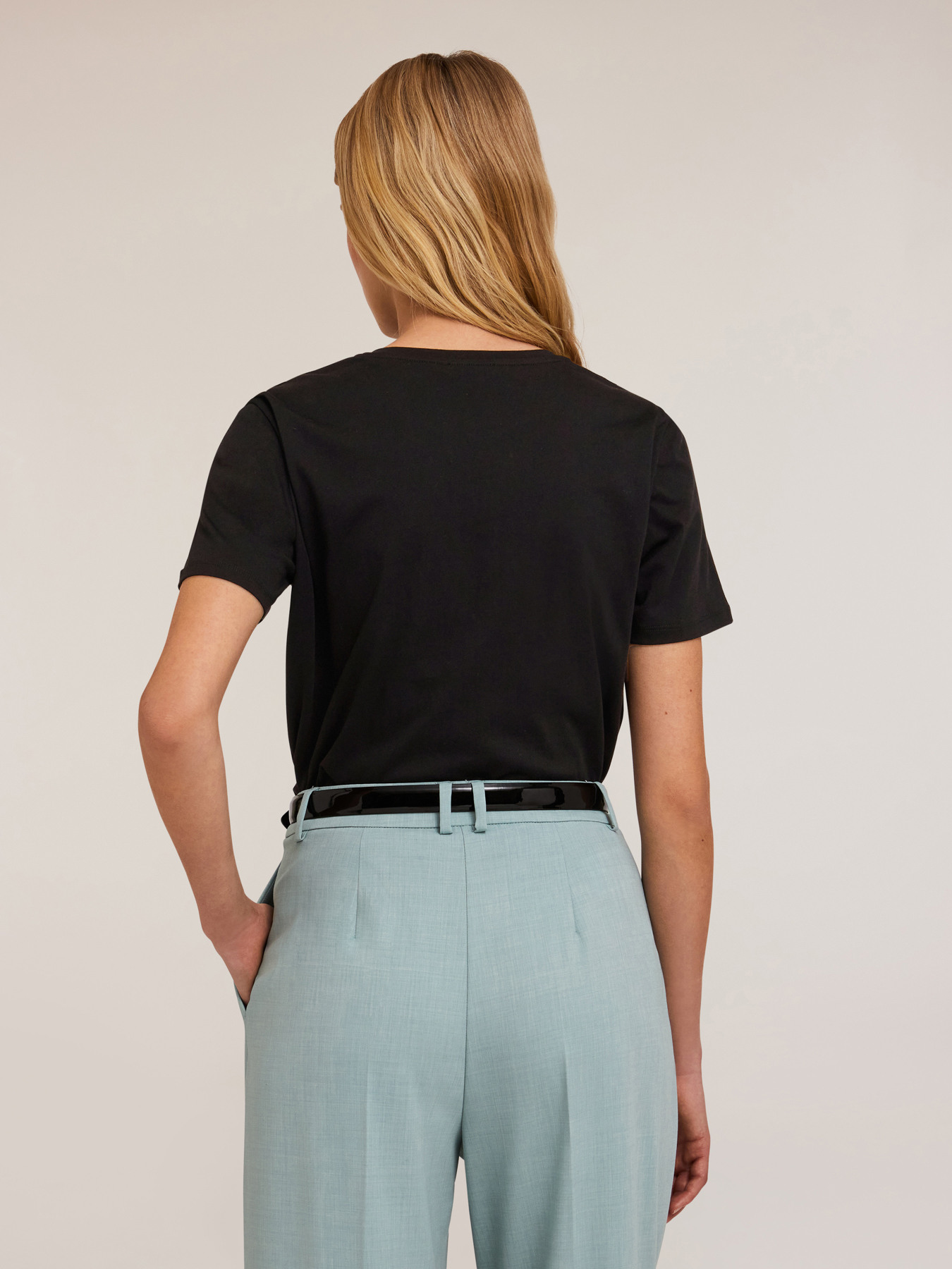 T-shirt avec paillettes et inscription brod&eacute;e image number 1