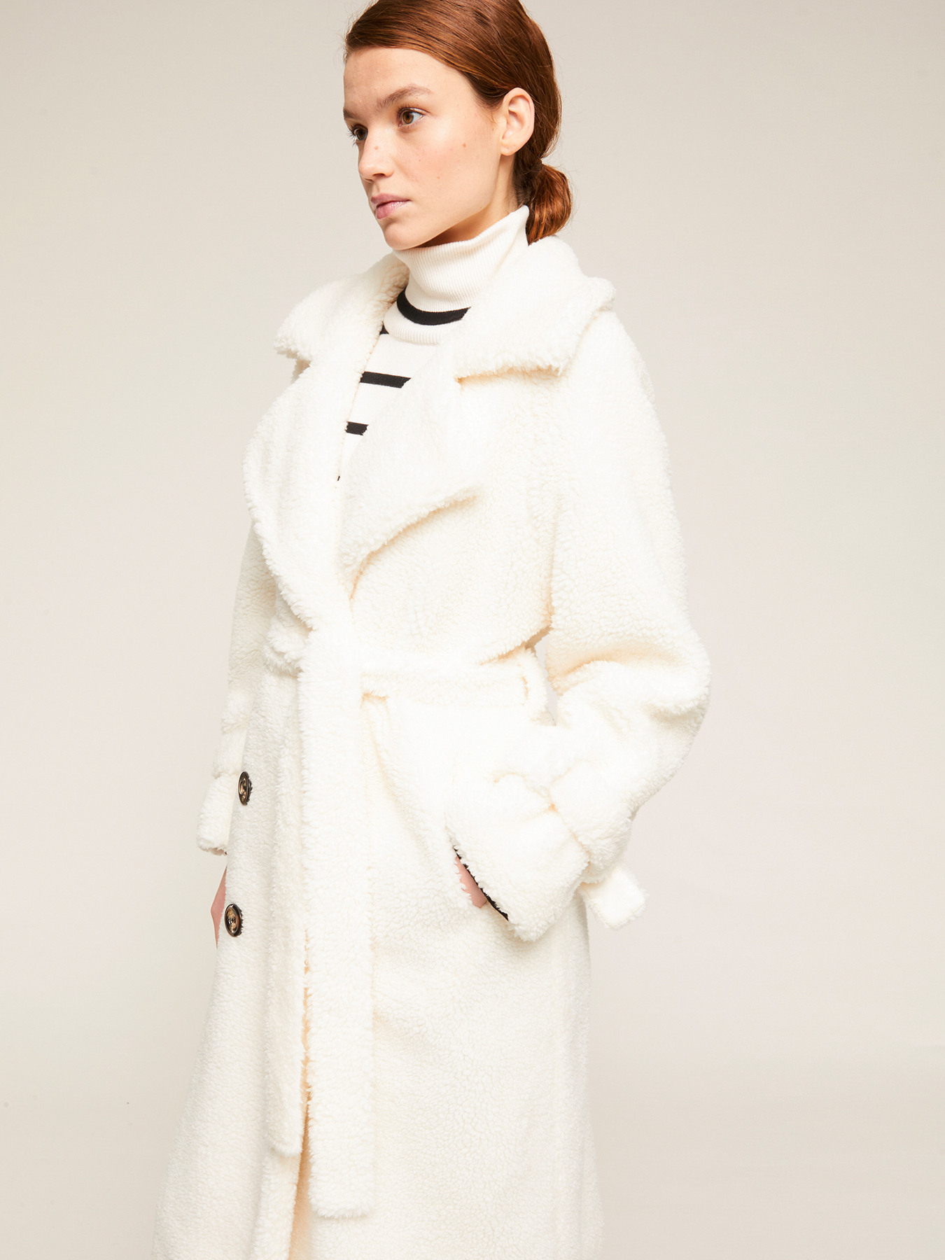 Cappotto doppiopetto in teddy image number 3