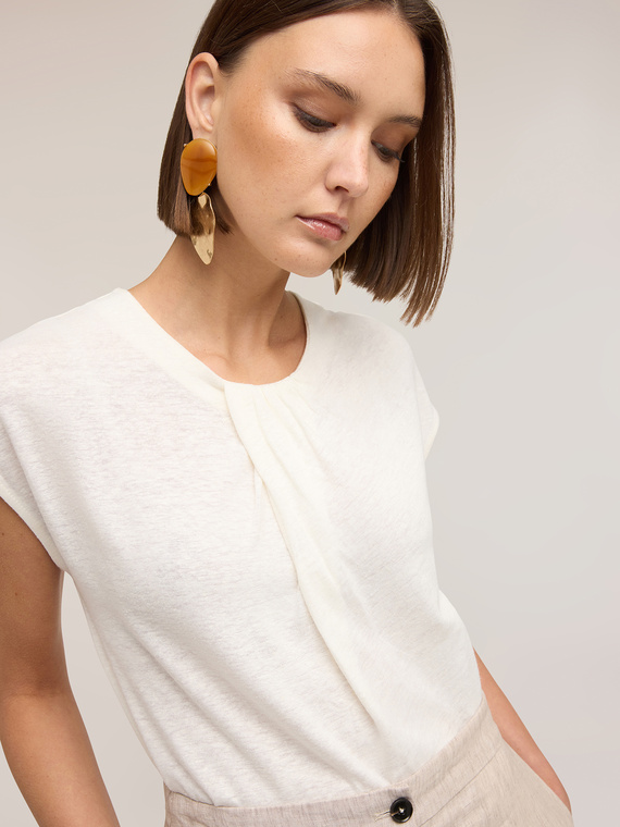 T-shirt en m&eacute;lange de lin avec drap&eacute;