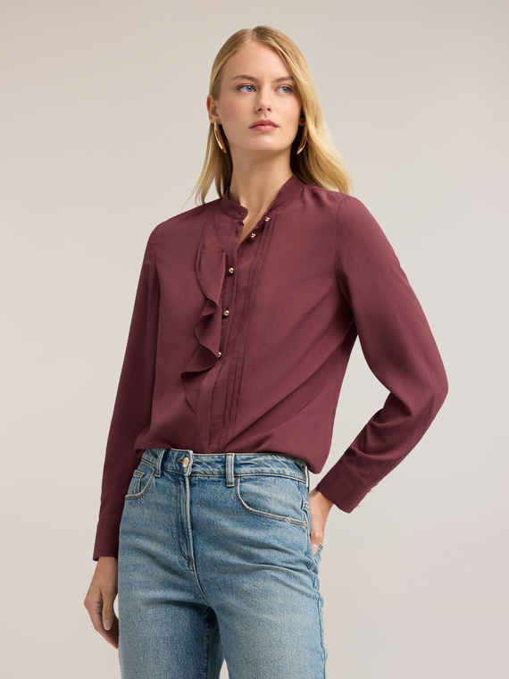 Chemise en cr&ecirc;pe de chine avec volant asym&eacute;trique