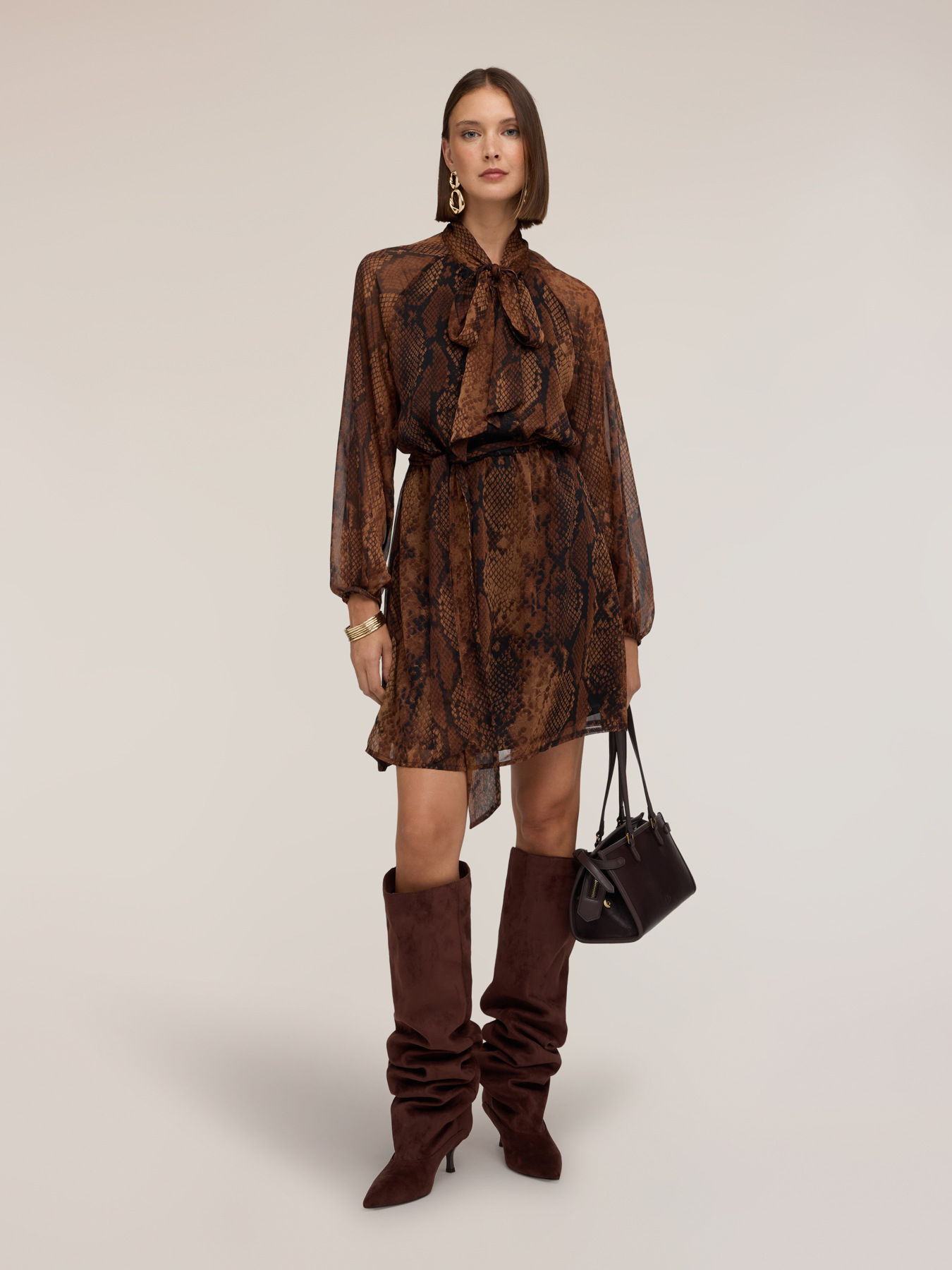 Kurzes drapiertes Kleid mit Python-Print image number 0