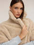 Cappa effetto peluche con maxi collo image number 3