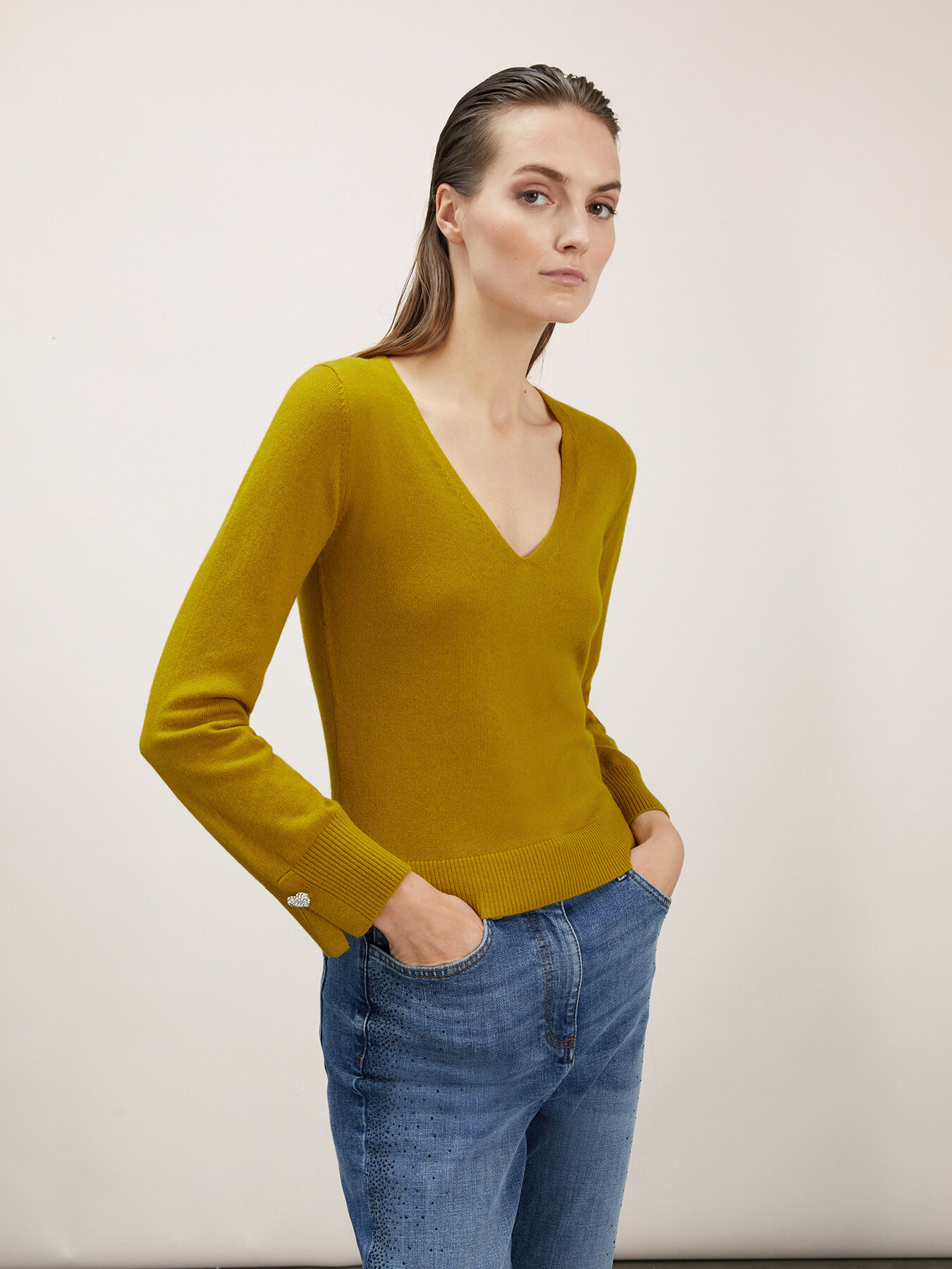 Pull avec bouton bijou sur les poignets image number 0