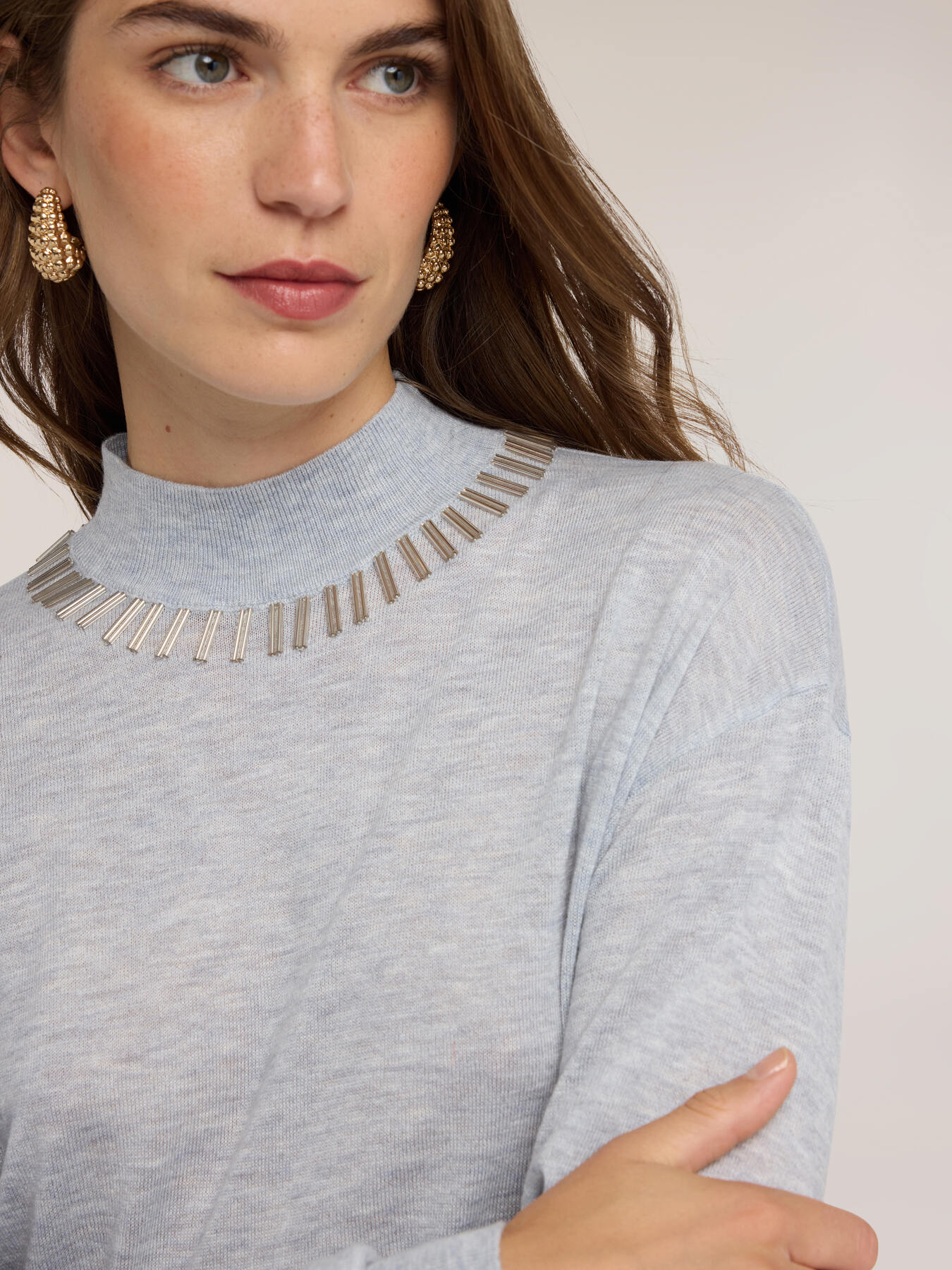 Wool-blend turtleneck sweater with ribbed detailing image number 3