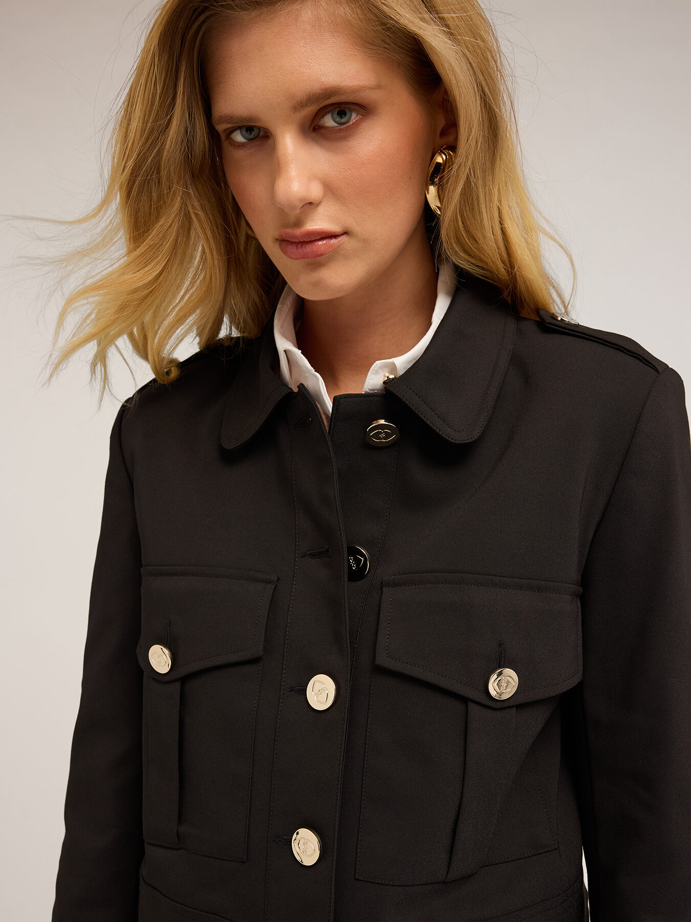 Cropped jacket with pockets image number 2