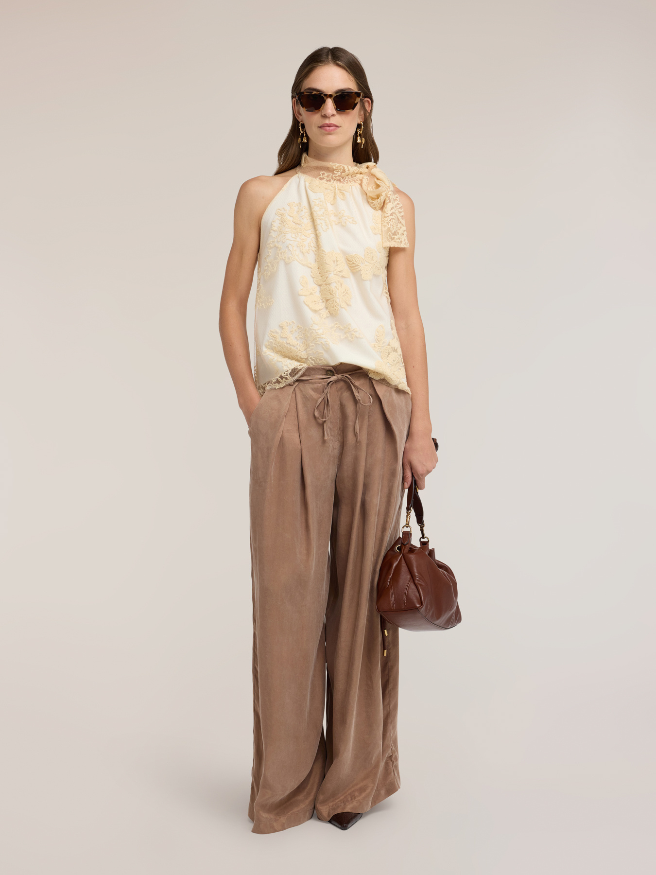 Lace top with embroidery and halter neck image number 2