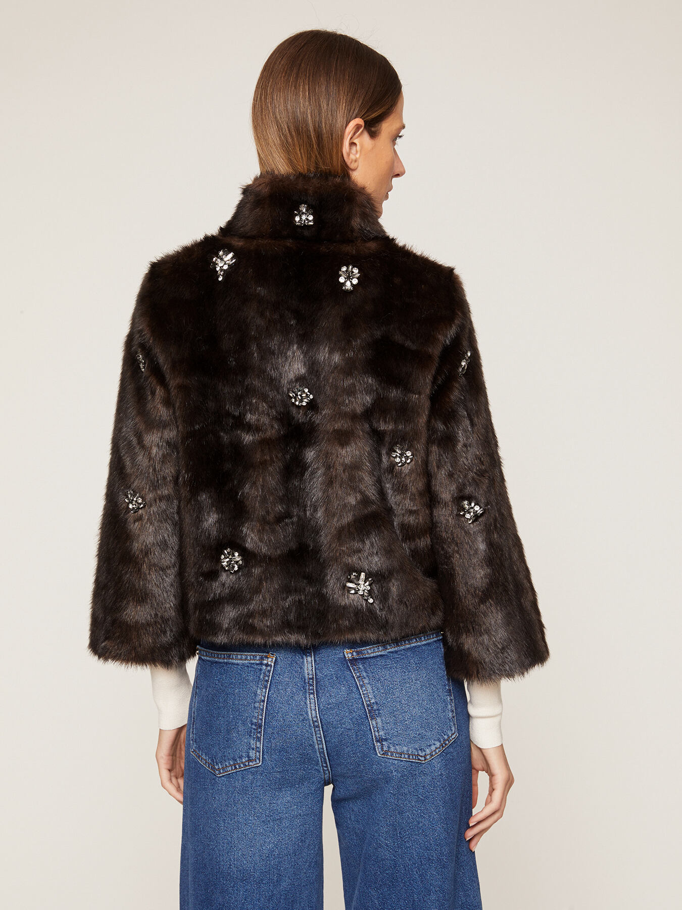 Cappotto a cappa con pietre image number 1