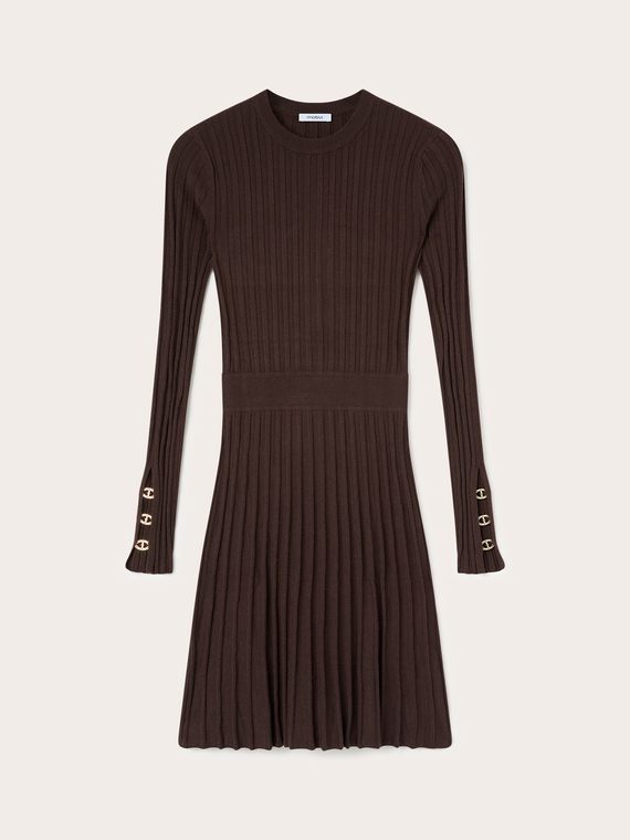 Mini-robe en tricot c&ocirc;tel&eacute; avec jupe pliss&eacute;e