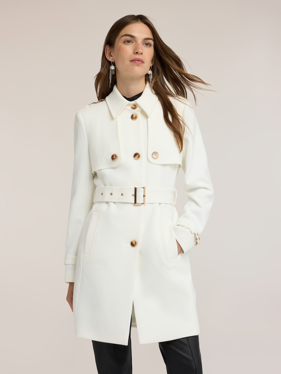 Taillierter Trenchcoat aus Viskosemischung