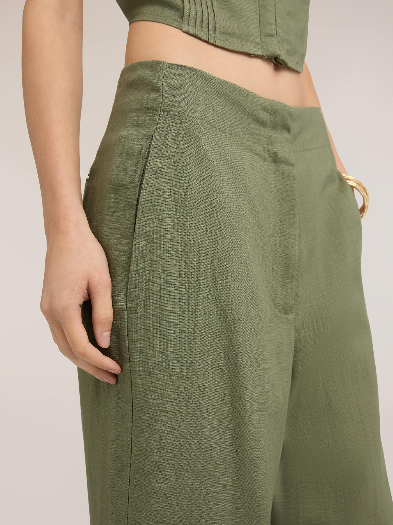 Pantalon avec pinces au bas en m&eacute;lange de lin image number 3