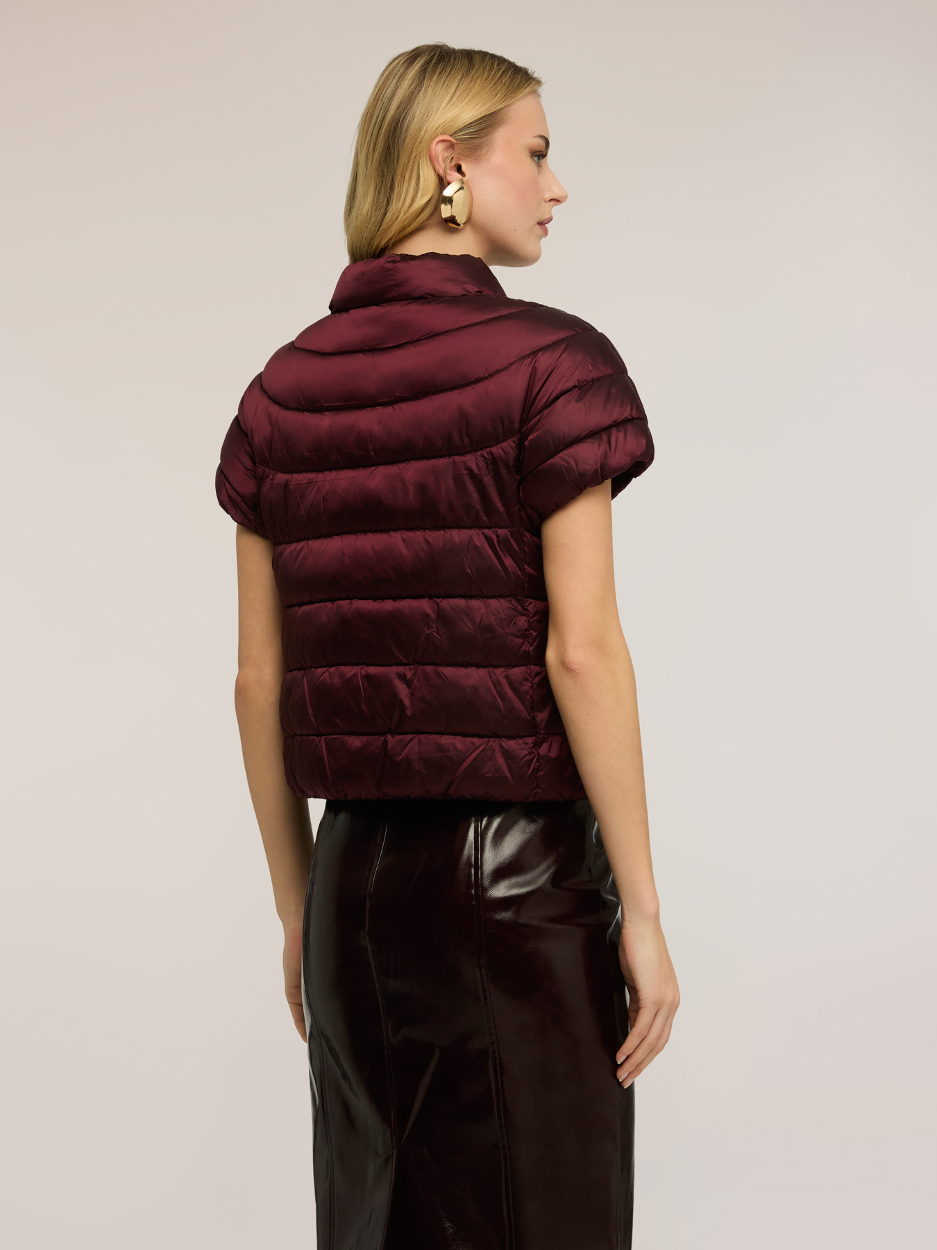 Lightweight short-sleeve puffer jacket image number 1