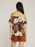Top de hombros descubiertos con estampado floral image number 1
