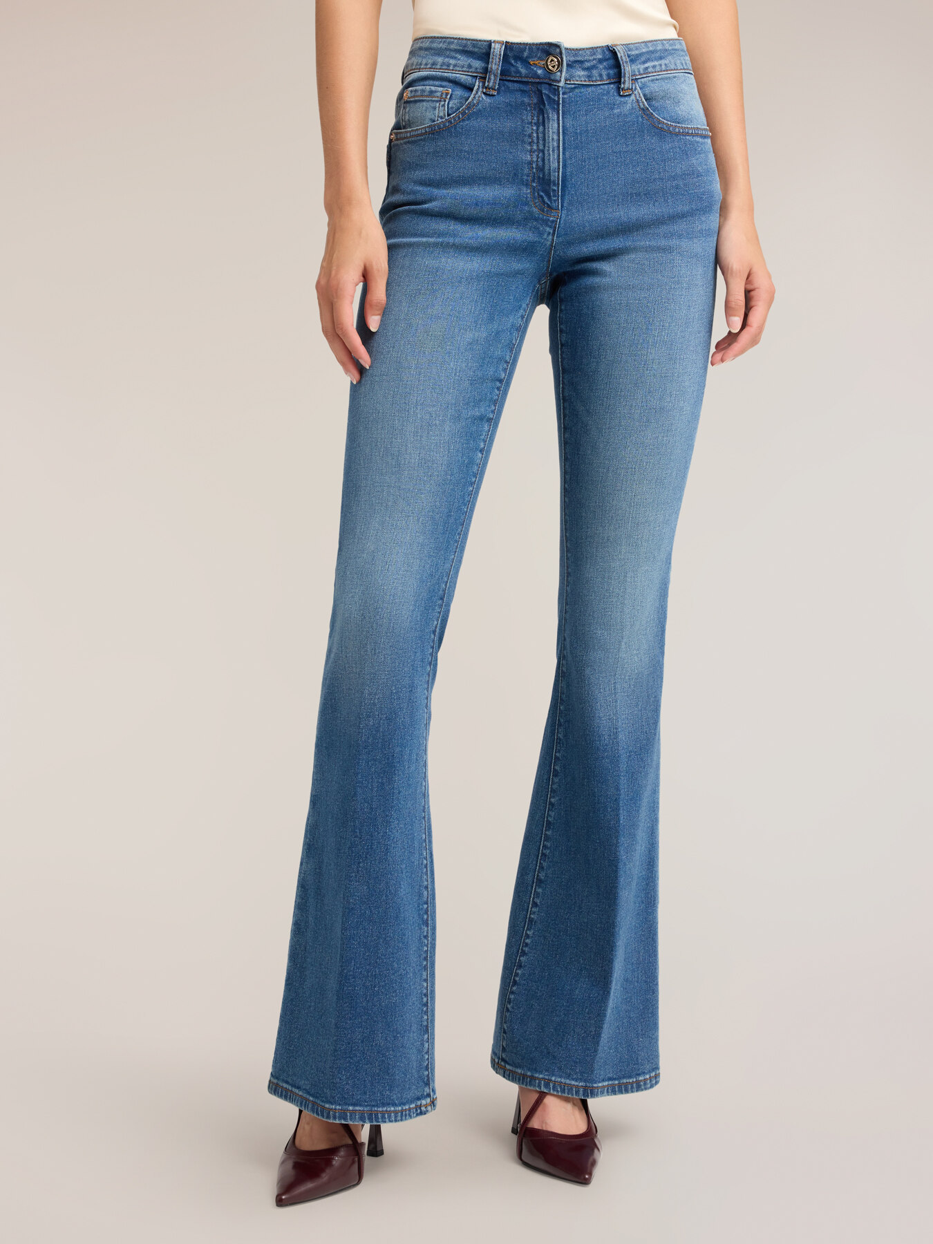Elle high waist flare jeans image number 2