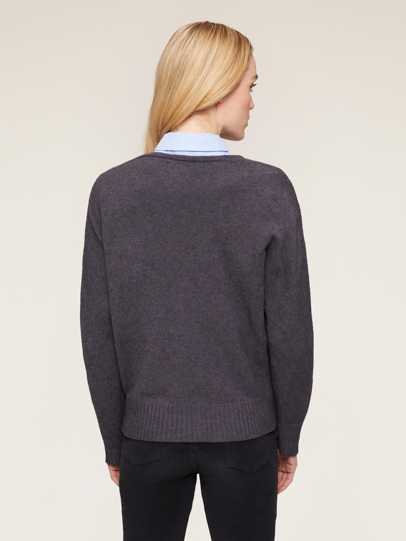 Jersey con escote de pico image number 2