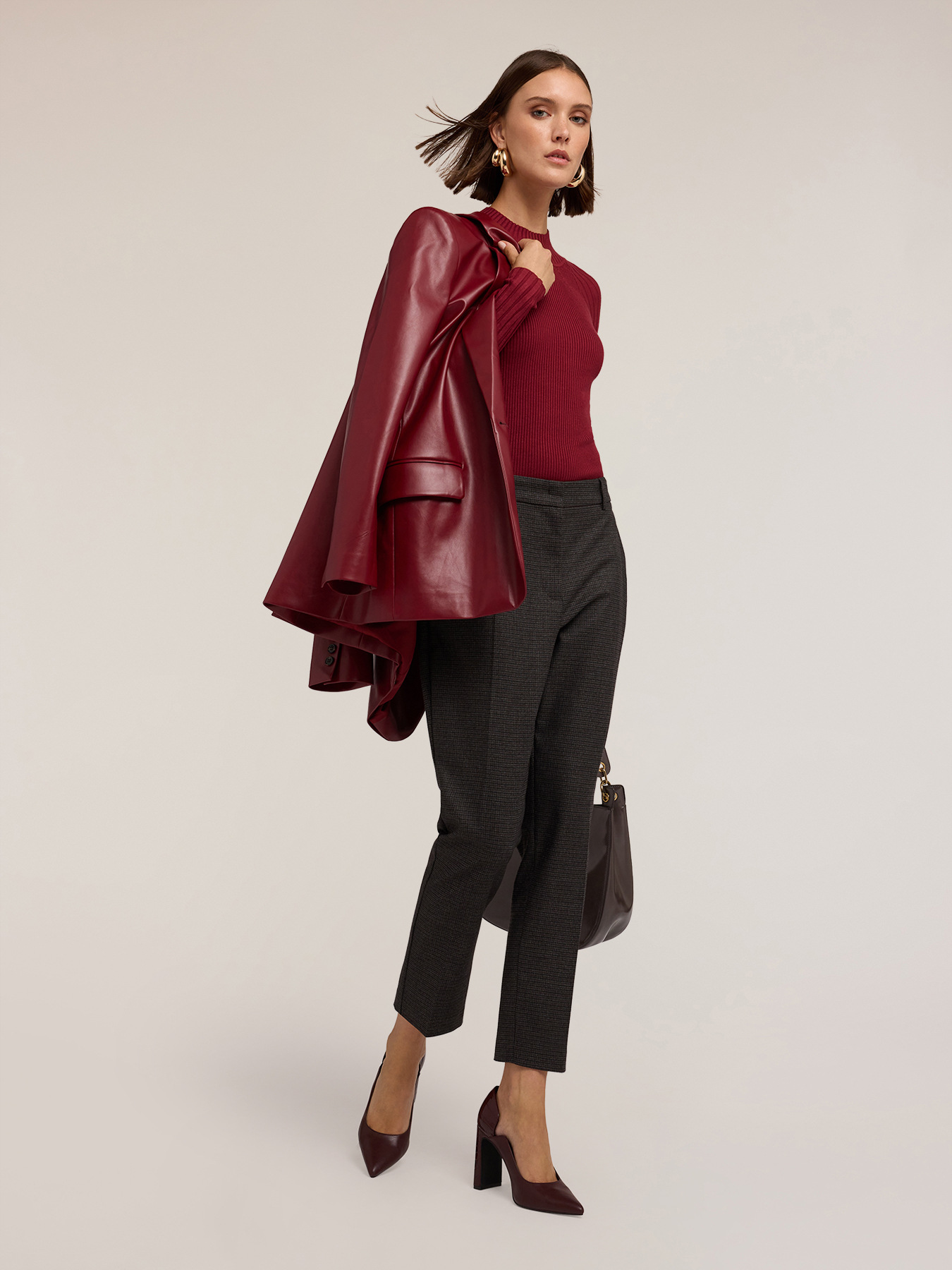 Pull à col roulé côtelé ajusté image number 0