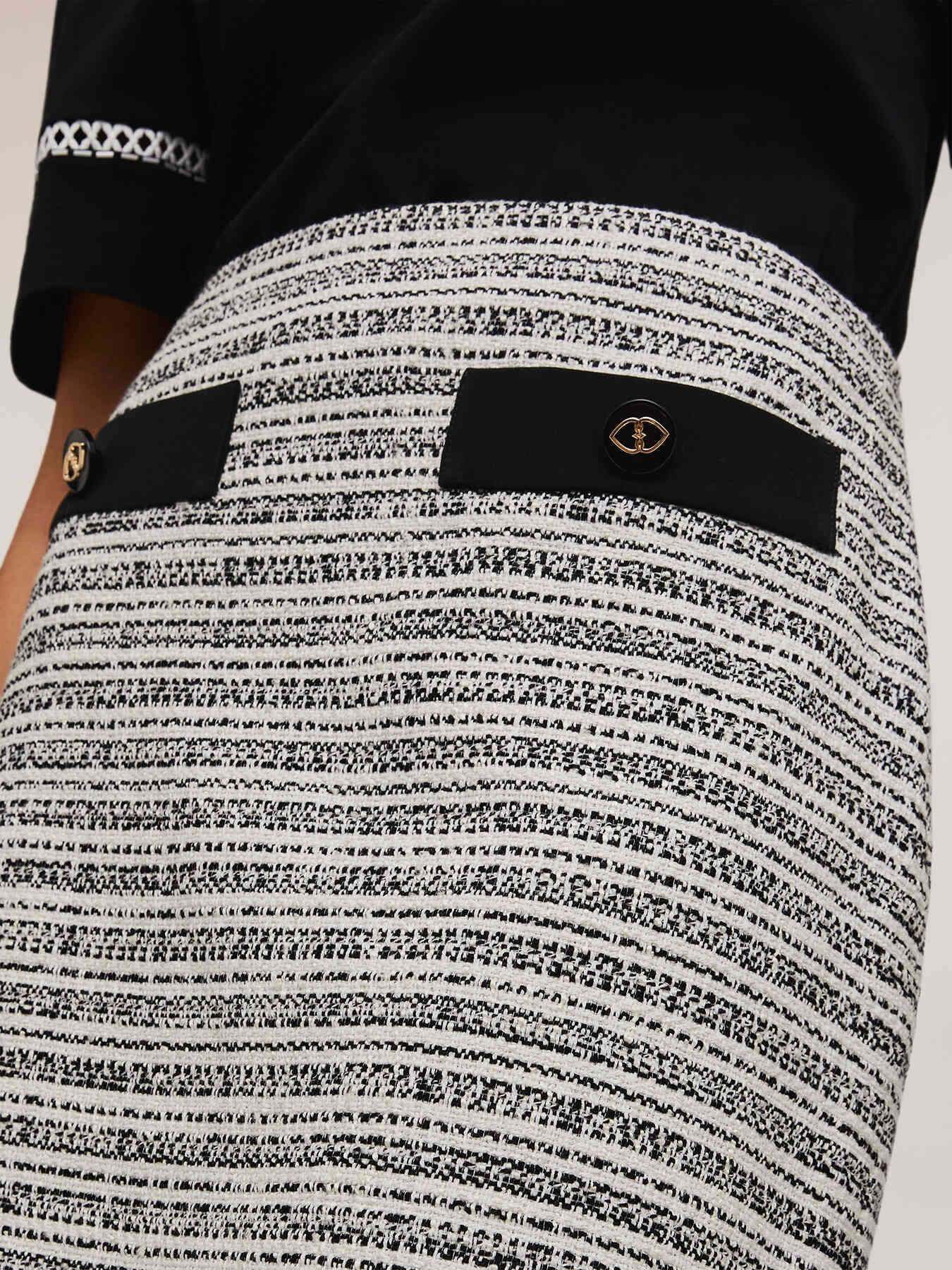 Gonna corta in tweed tinto filo image number 3