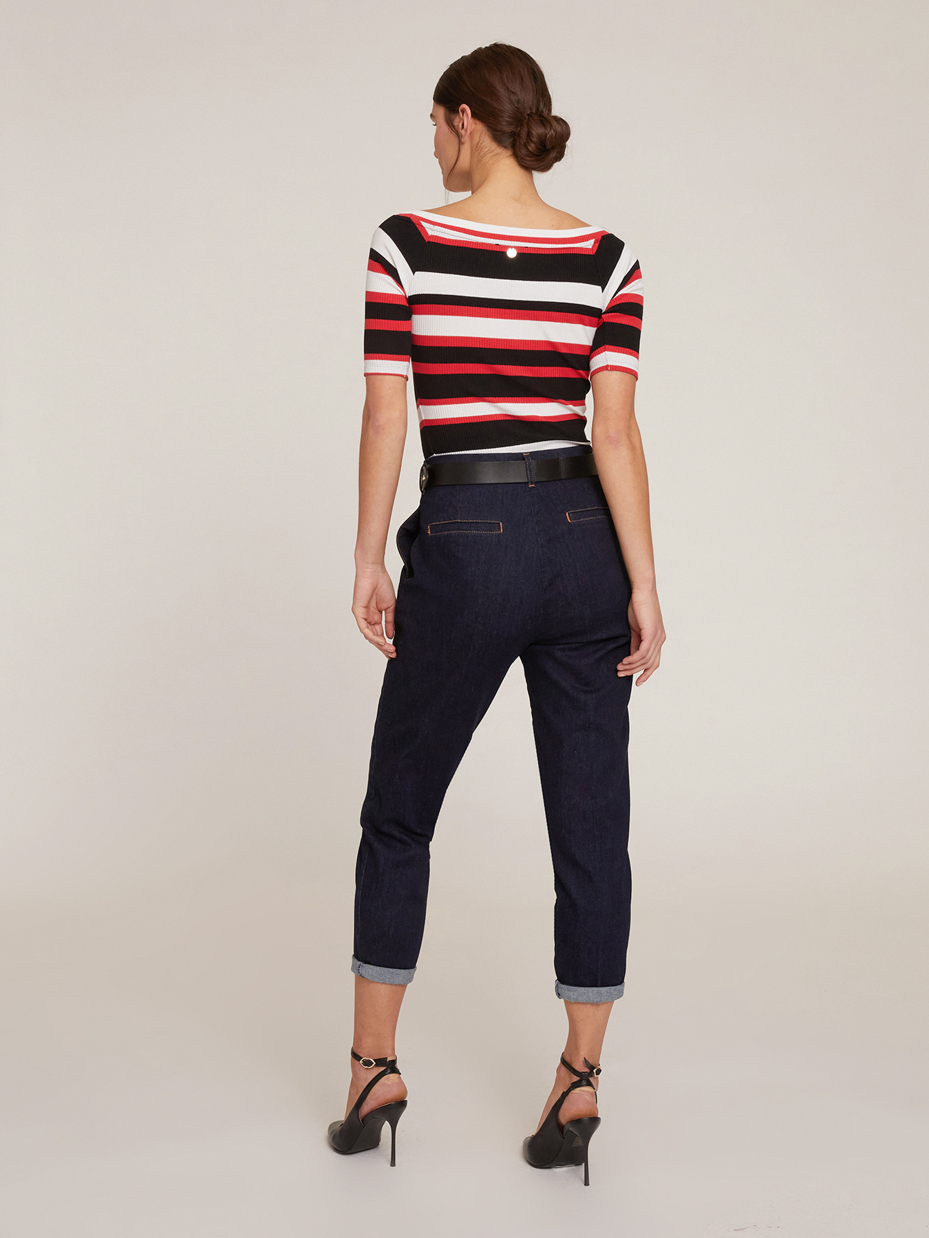 T-shirt scollo a barca in maglia a righe image number 1