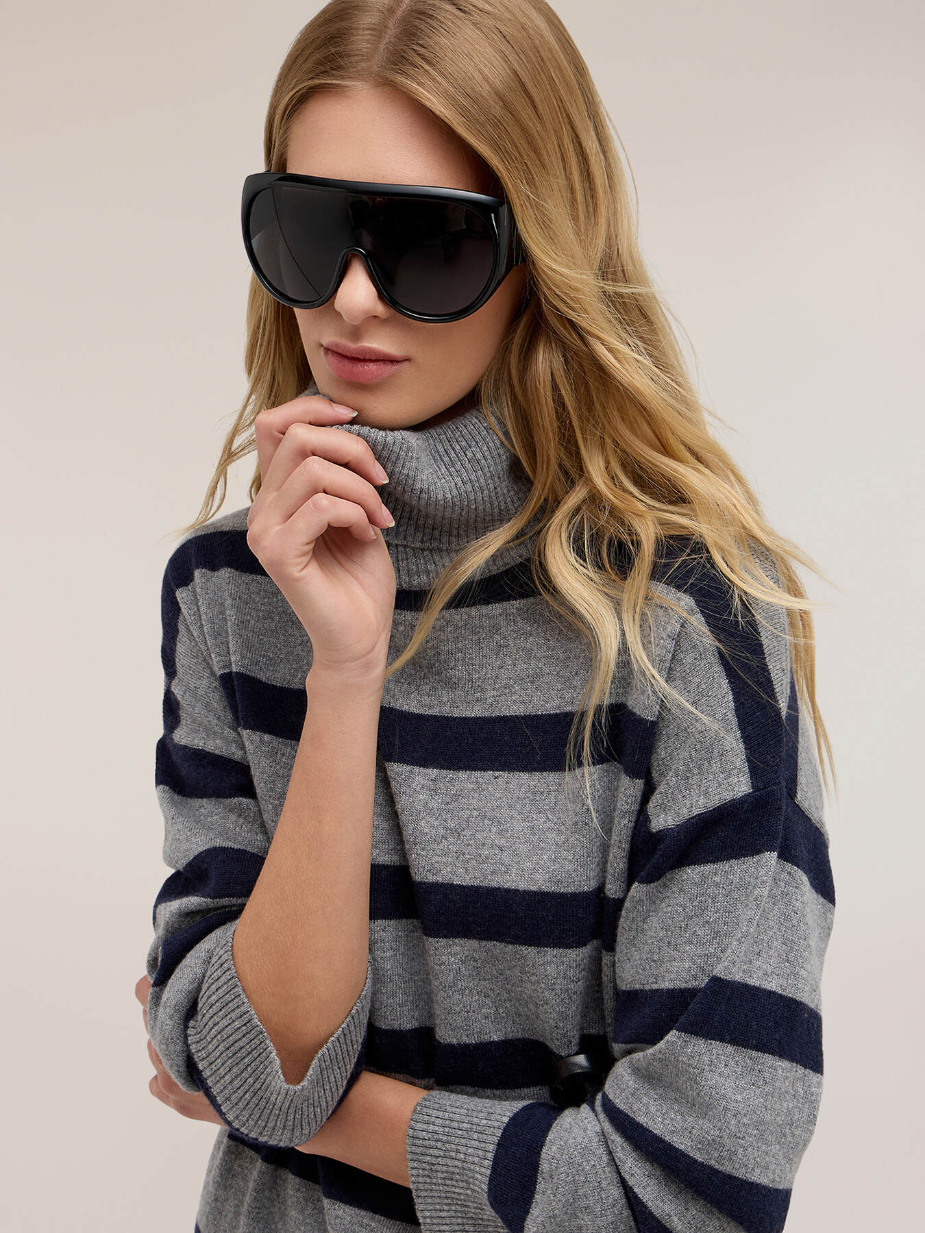 Robe oversize en tricot ray&eacute; image number 3