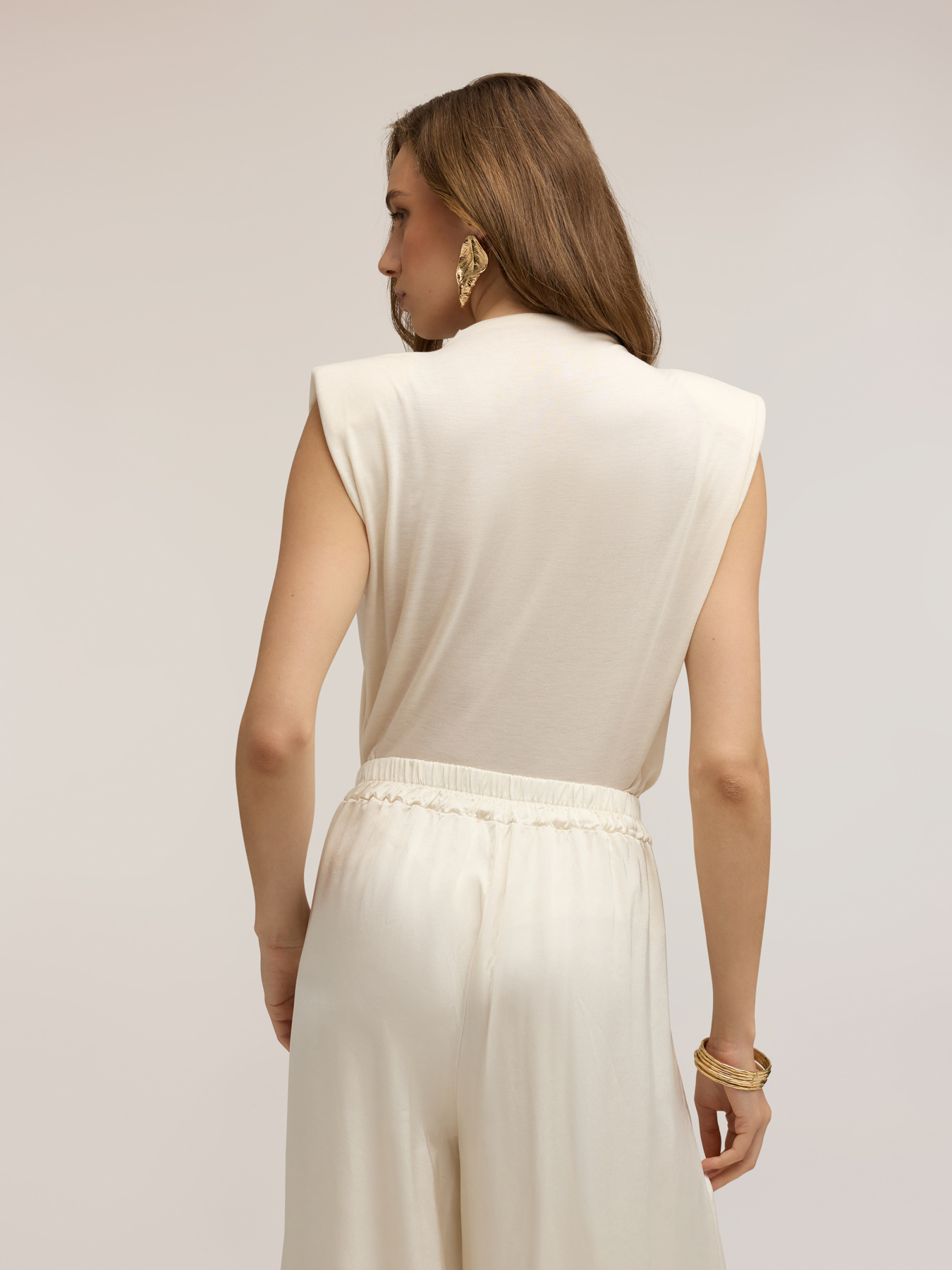 T-shirt with gathering and appliqu&eacute;s on the neckline image number 1