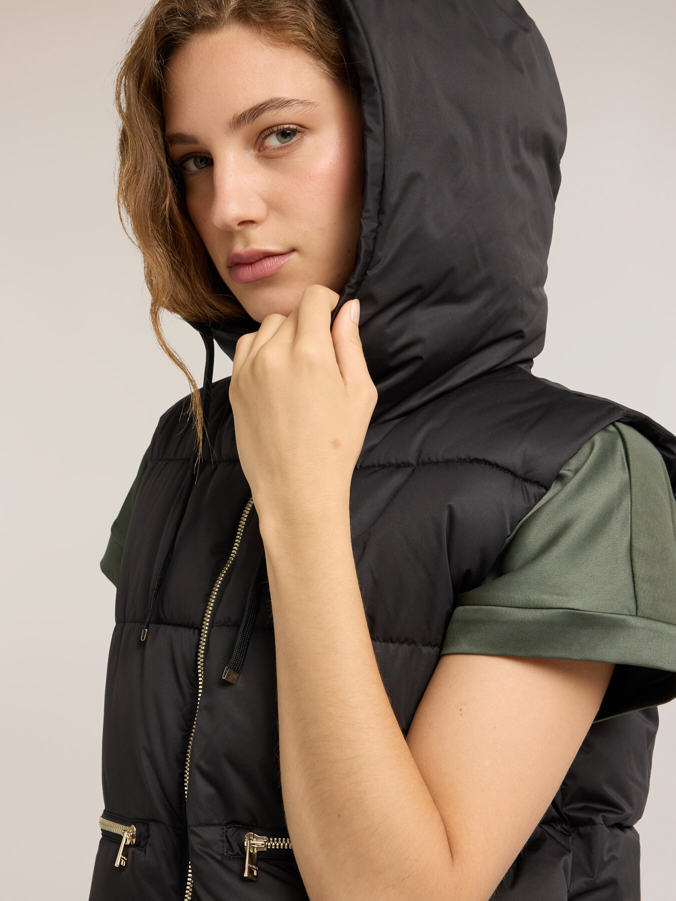 Quilted hooded gilet image number 3