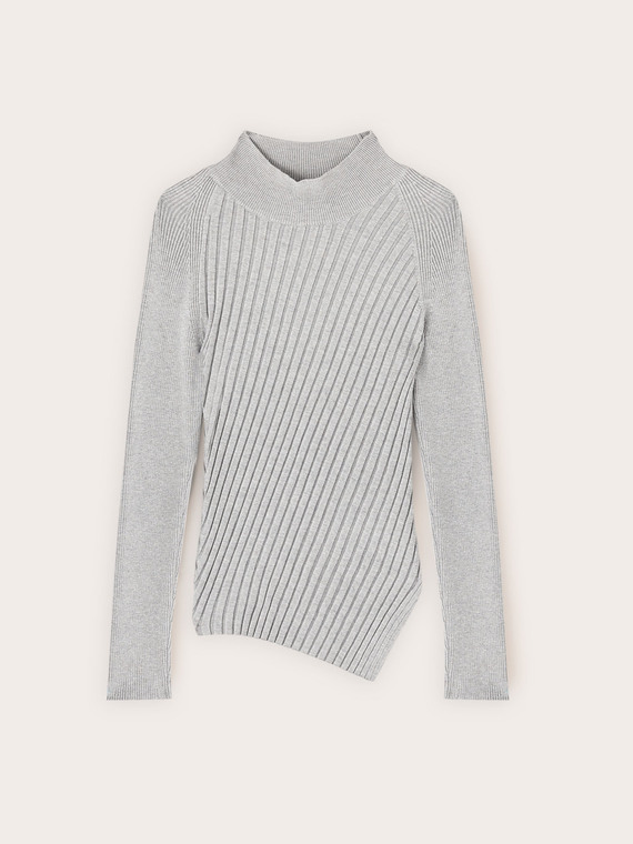 Diagonal ribbed sweater with asymmetric hem