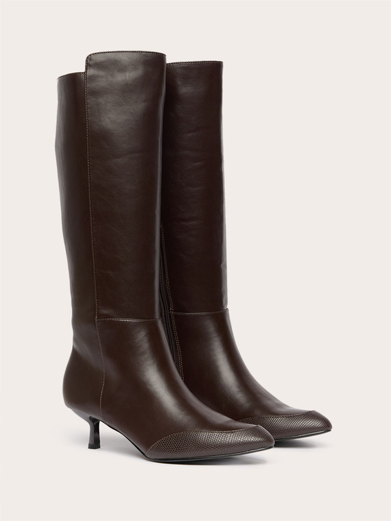 Coated fabric boots with lizard toe