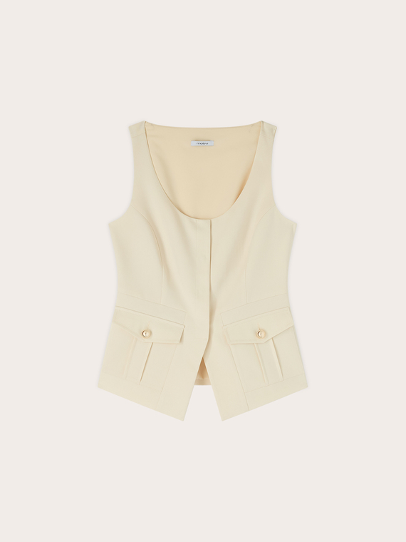 Fitted vest with buttons