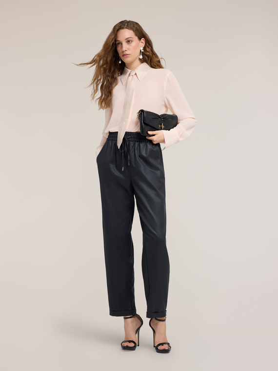 Joggers en lyocell lamin&eacute;