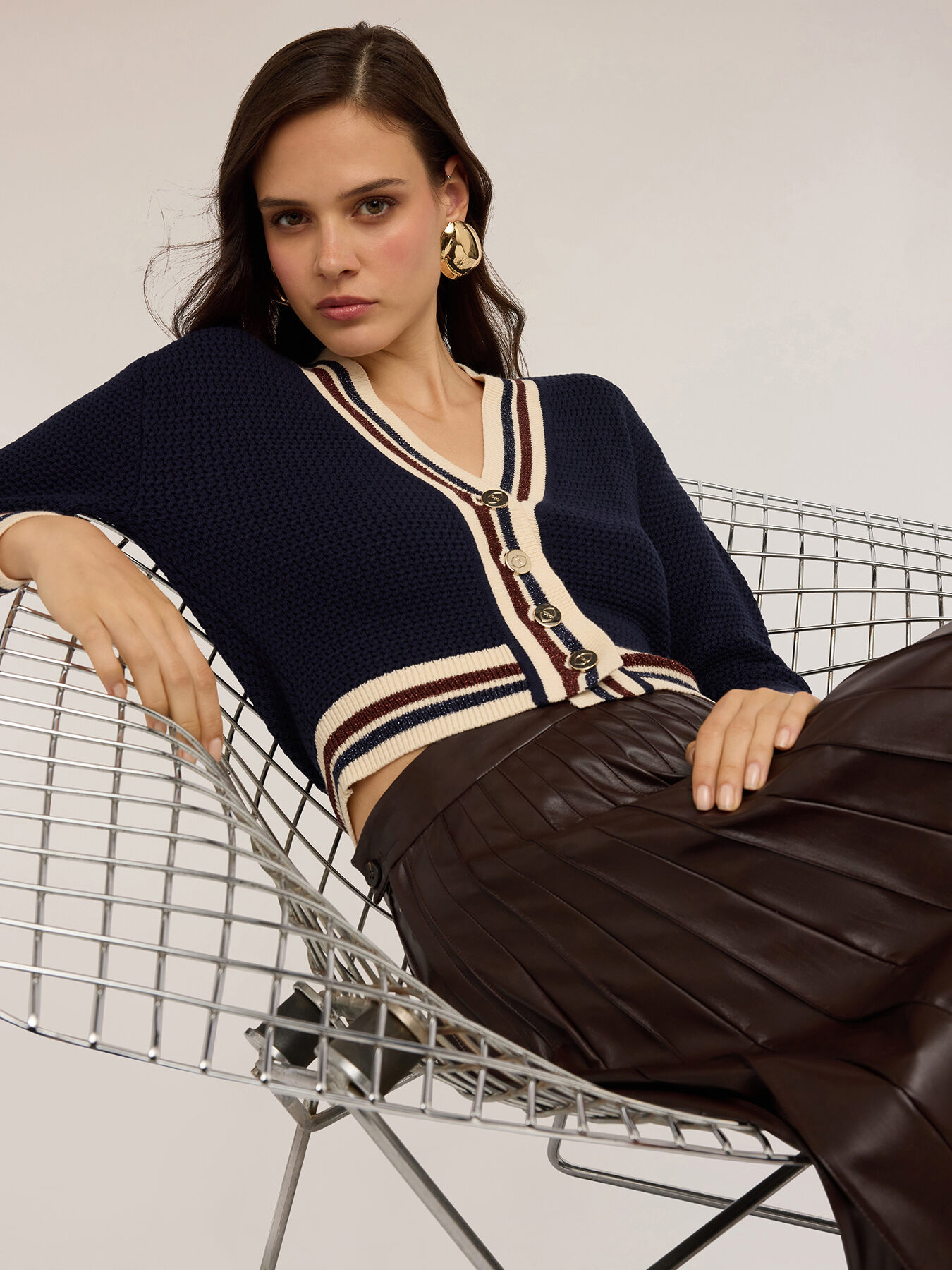 Cardigan court en maille avec bordures rayées image number 3