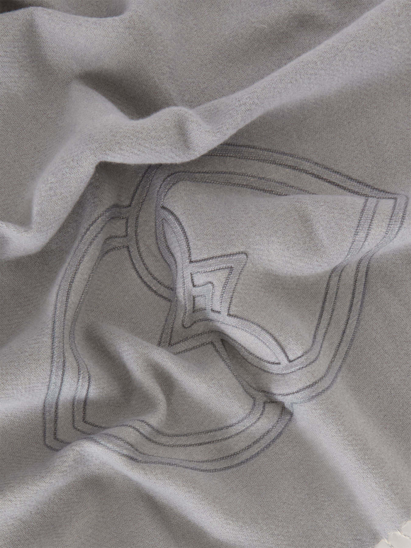 Sciarpa con ricamo e frange image number 2