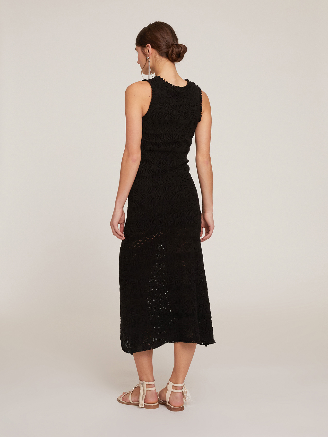 Langes Kleid mit Lochmuster image number 1