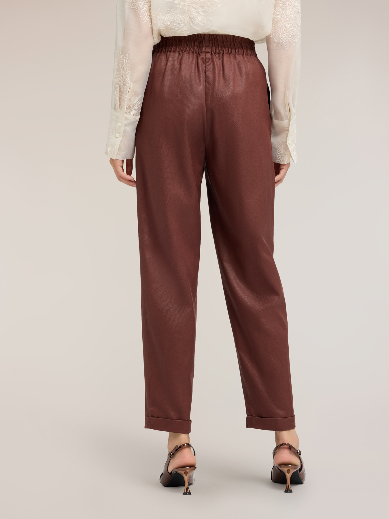 Joggers en lyocell lamin&eacute; image number 1
