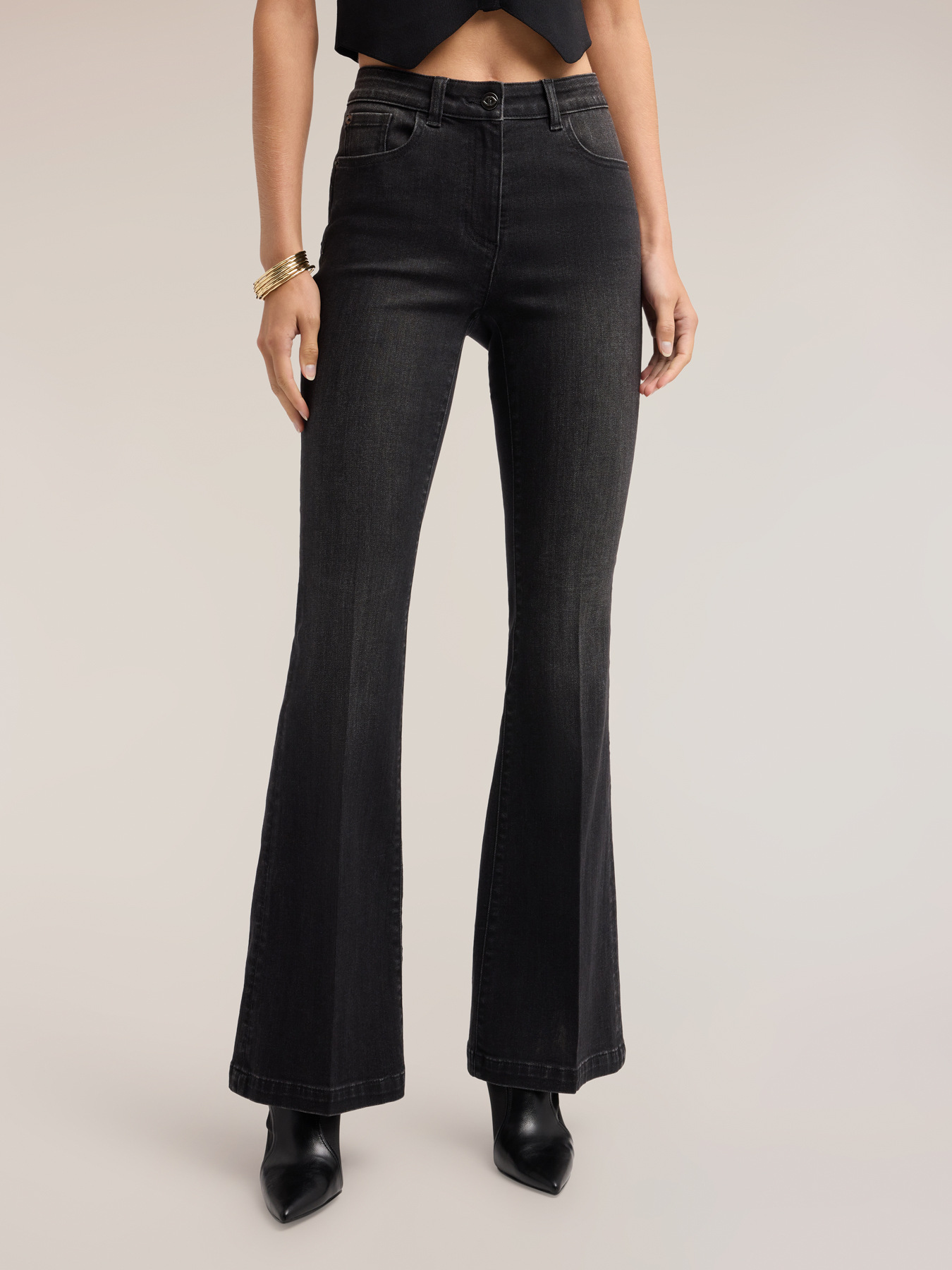 Flare jeans in black wash denim image number 2