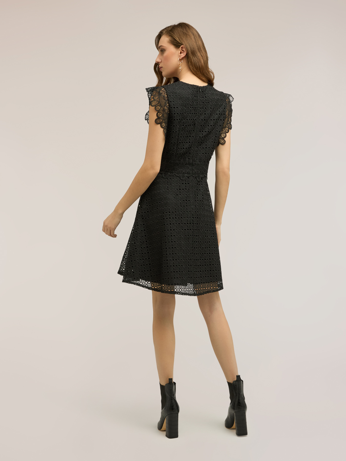 Vestido flare en sangallo con encaje image number 1
