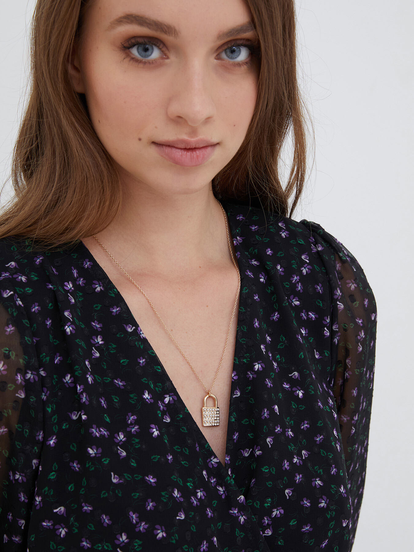 Sautoir avec un pendentif en forme de cadenas image number 0