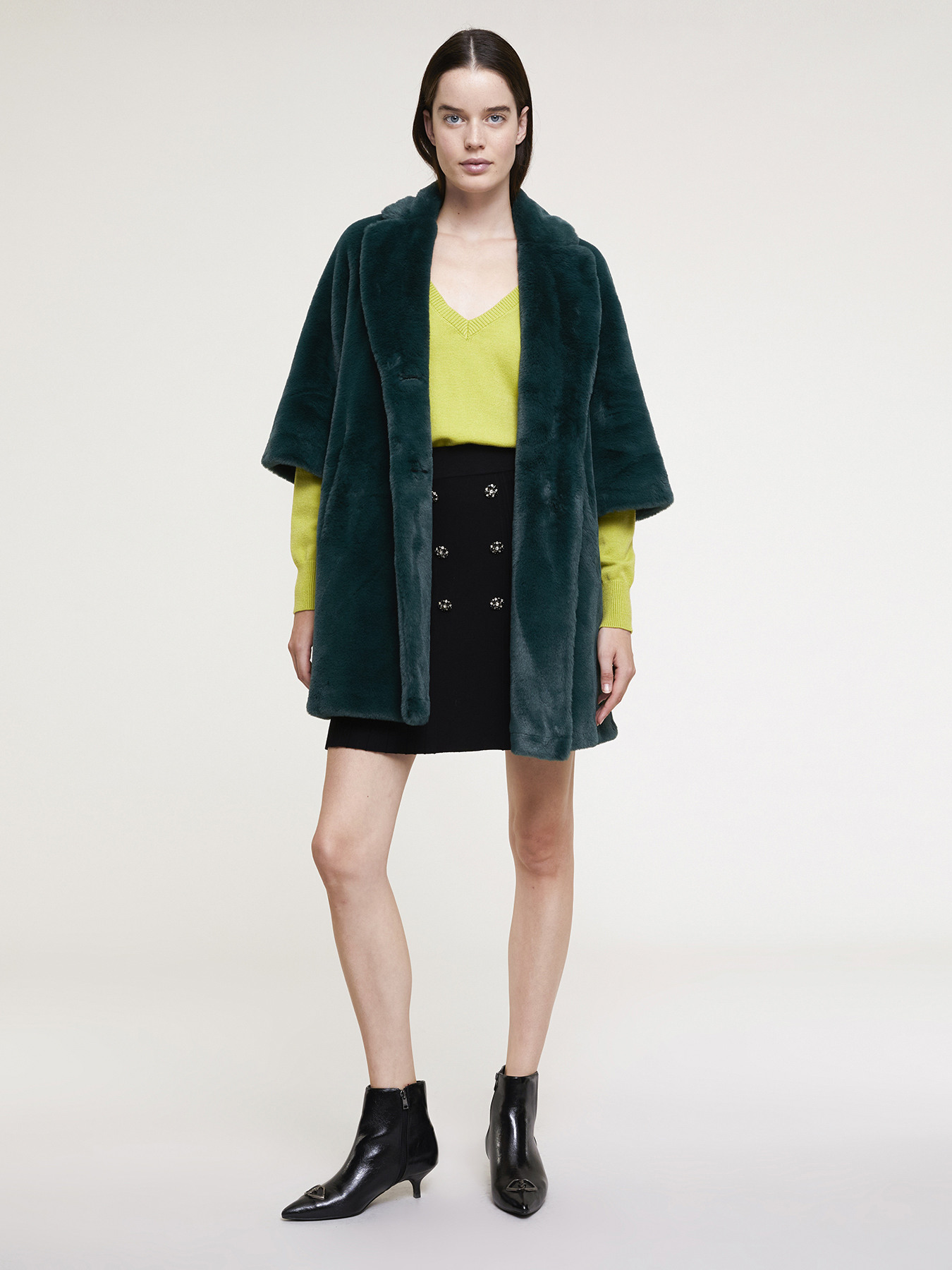 Cappotto a trapezio in simil pelliccia image number 0