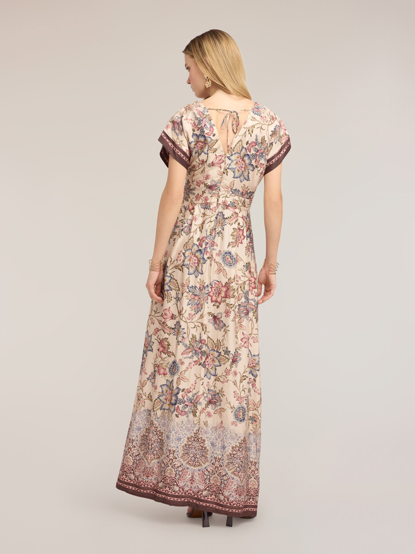 Langes Flare-Kleid aus Satin mit Print image number 1