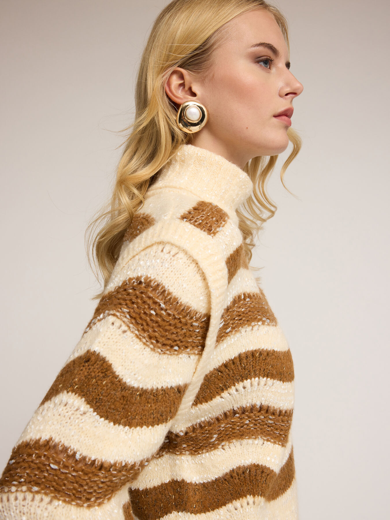 Heavy knit striped turtleneck sweater image number 3