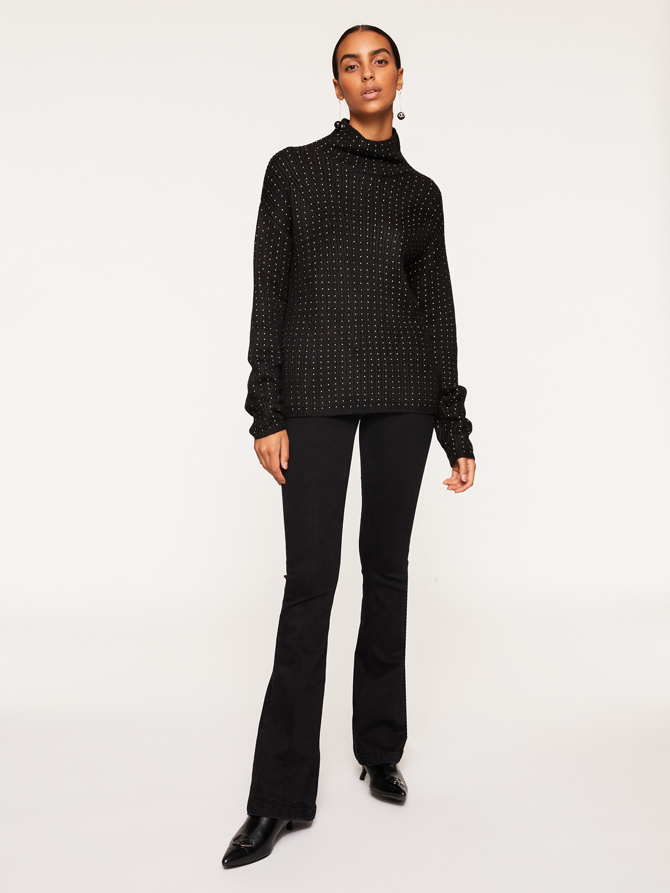 Pull &agrave; c&ocirc;tes avec cabochons image number 2