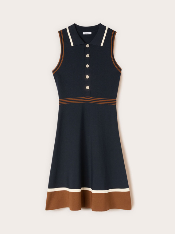 Rochie cu croială &icirc;n A cu guler polo