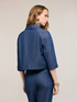 Trench corto de doble botonadura en chambray image number 3