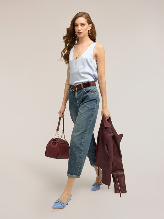 Top aus Satin mit breiten Schultern