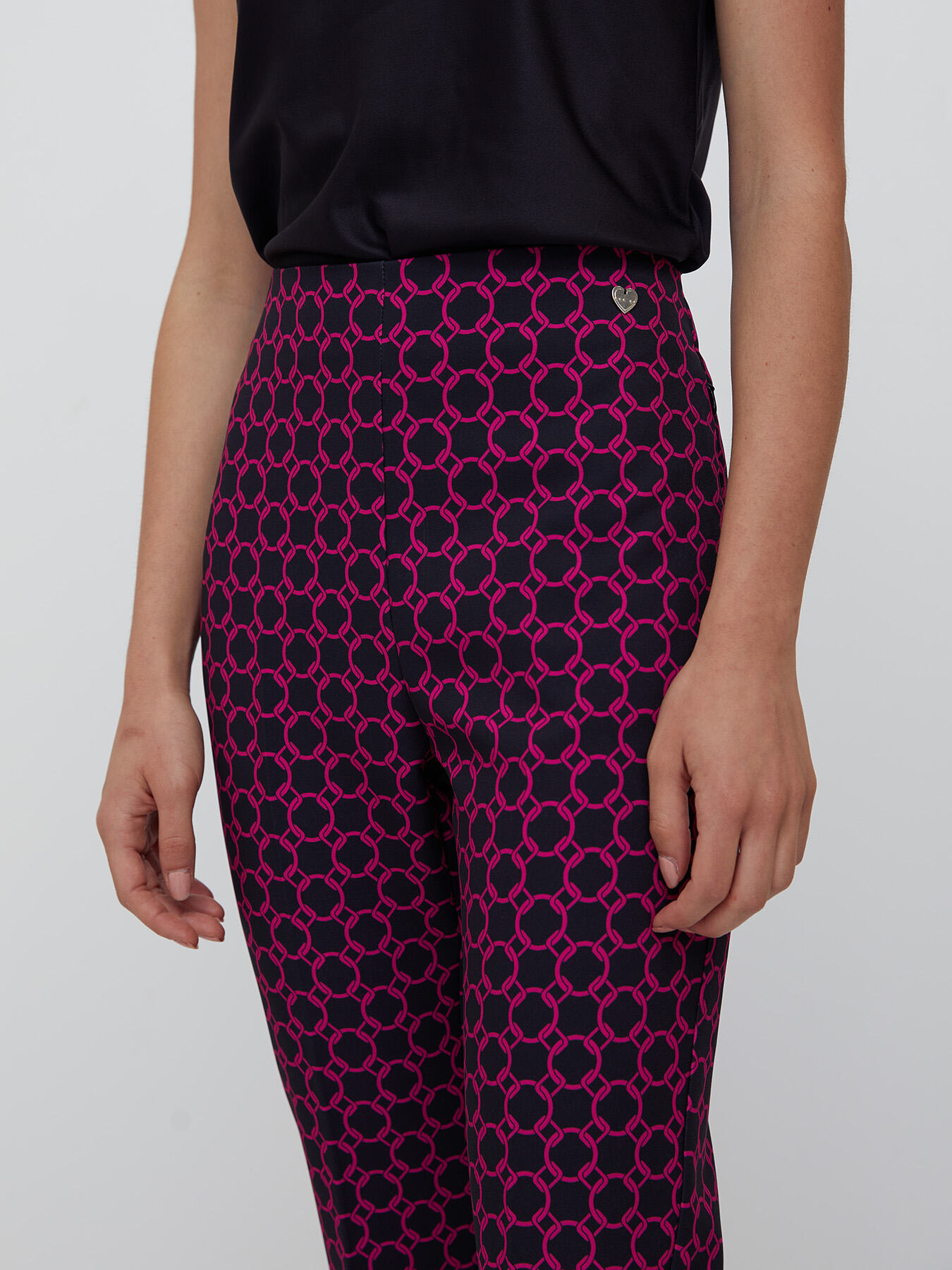 Flare-Hose mit Kettenmuster image number 2