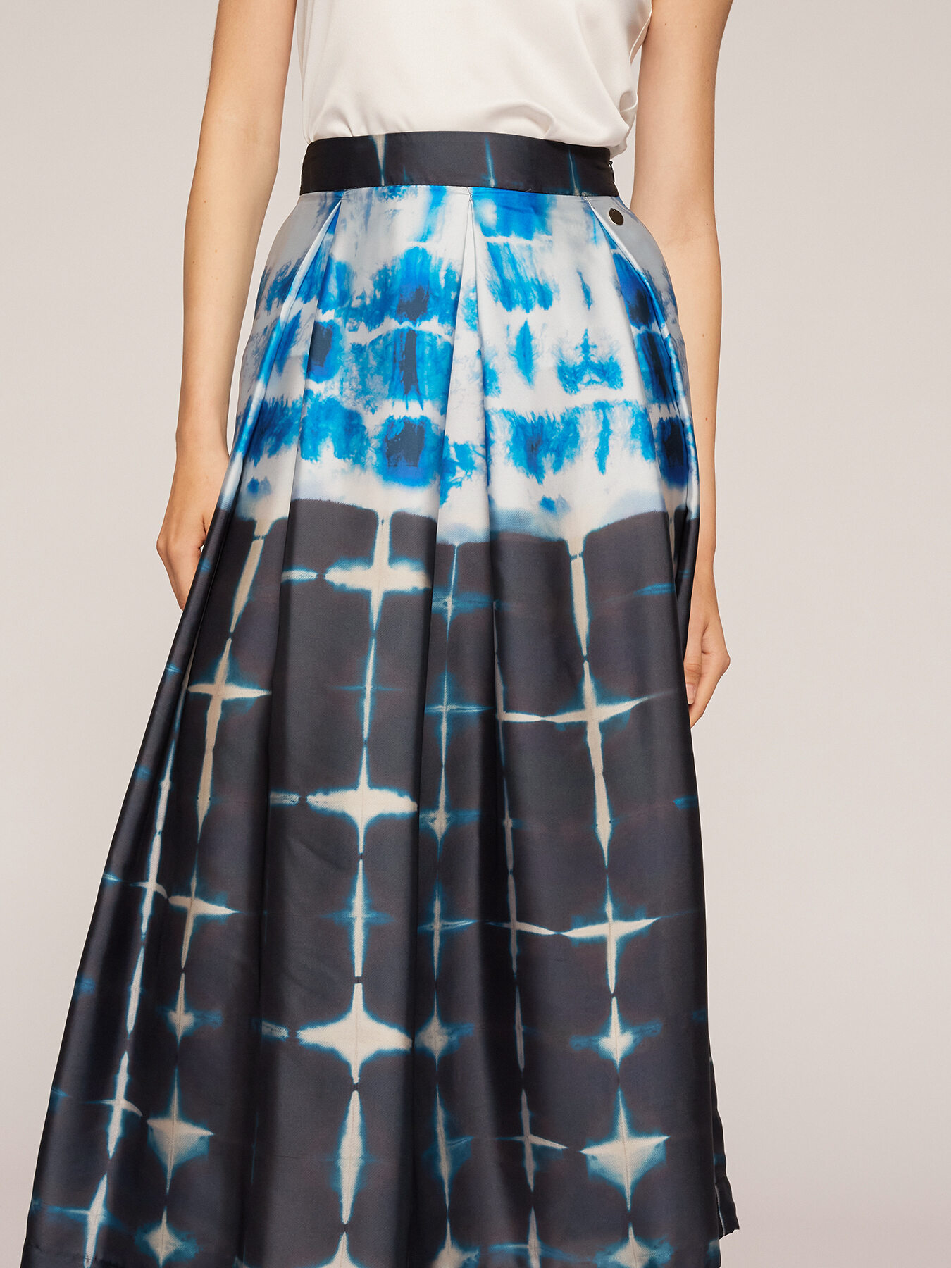 Falda midi con estampado tie dye image number 2