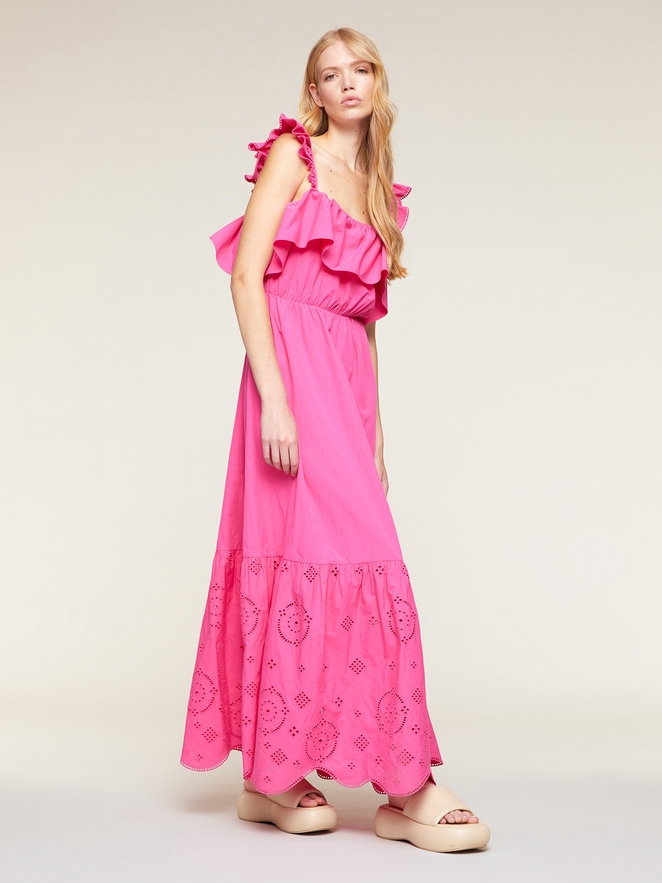 Langes Kleid aus Baumwolle mit Lochstickereien image number 0