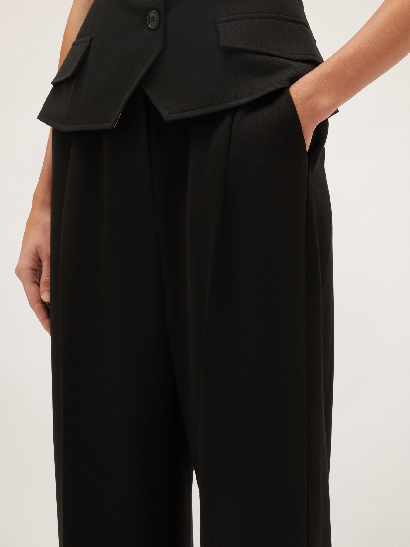 Palazzo trousers with pleats image number 3