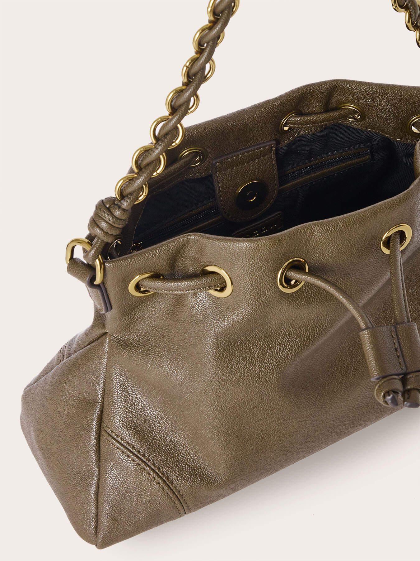 Beuteltasche mit Kordelzug und Kettenhenkel image number 3