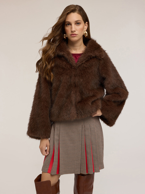 Chaqueta corta con cuello alto