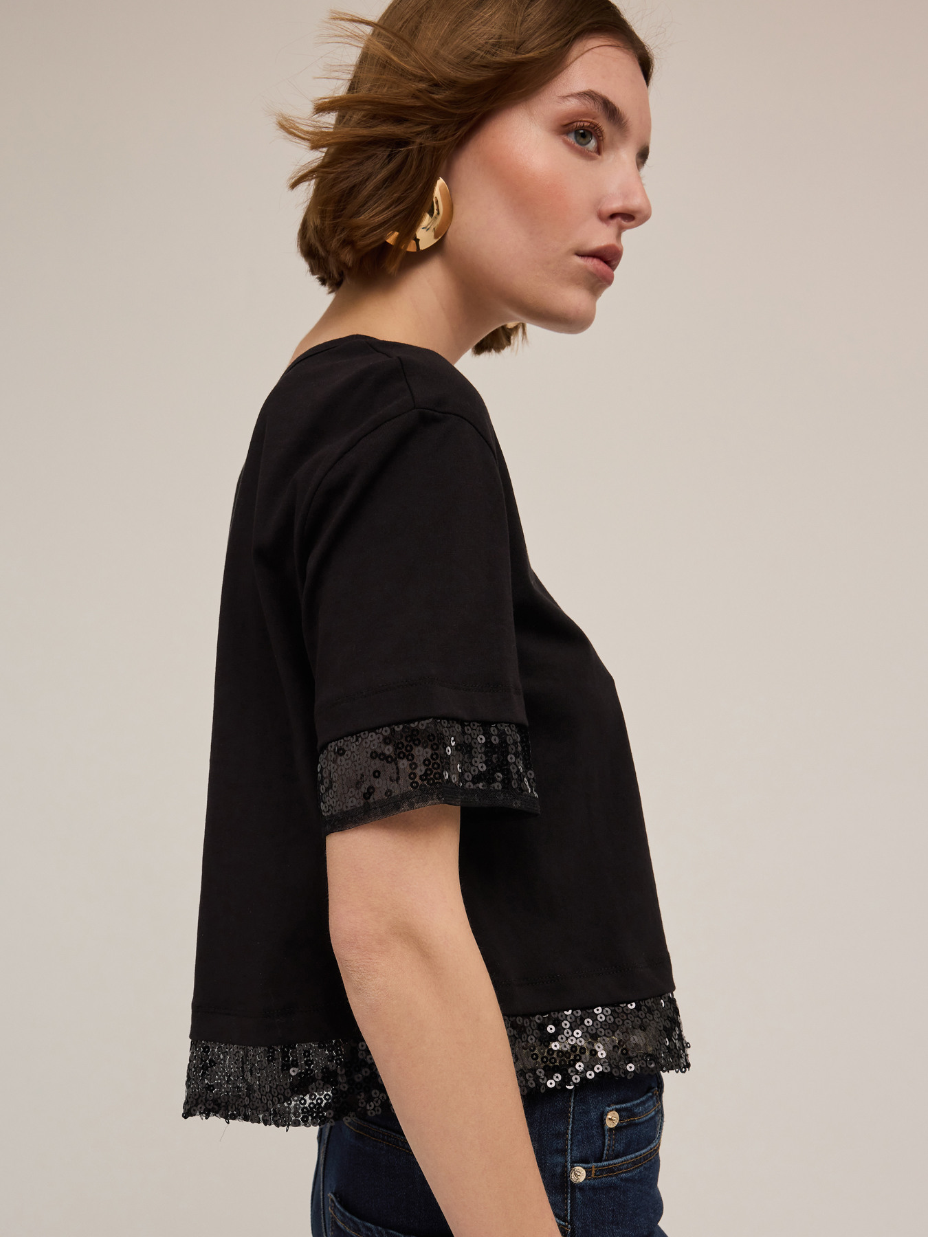 T-shirt with sequinned trims image number 3